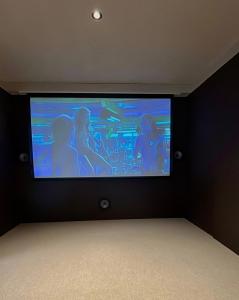 a flat screen tv on a wall in a room at Casa Mamou in Cavaillon