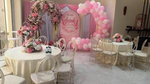 a room with two tables and pink and white balloons at شاليه واستراحة ورد جدة in Jeddah +35 photos