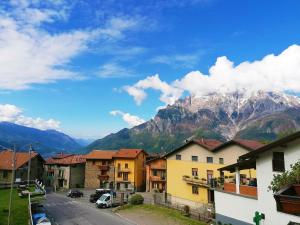 a village with a mountain in the background at B&B Castello Cimbergo in Cimbergo