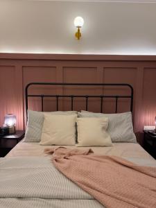 a bed with a black headboard and white pillows at Casa Lobo in Mapusa +30 photos