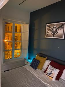 a bedroom with a bed and a window with a view at San VICENTE in Vigo