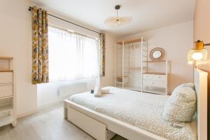 a bedroom with a bed and a window at Maison Centre ville in La Roche-sur-Yon
