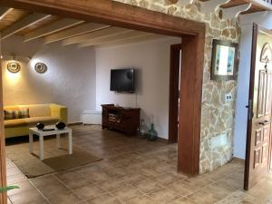 a living room with a yellow couch and a tv at Casa Vitto in Tinajo