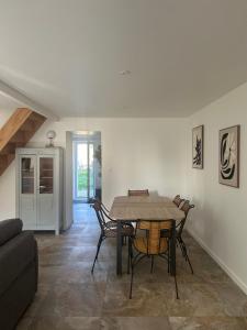 a dining room with a table and chairs at La Petite Maison in Toutlemonde