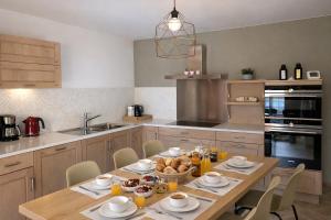 a kitchen with a wooden table with food on it at La Vie En Rose in Muno