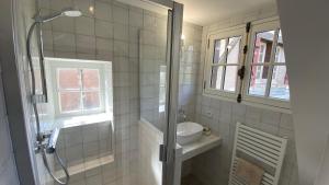a white bathroom with a sink and a shower at Le Clos des Grands Jardins in Giverny