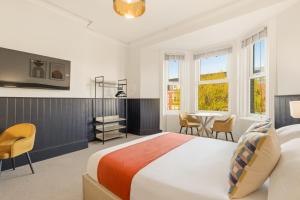 a bedroom with a bed and a table with chairs at The Jam Jar, Newcastle, Jesmond in Jesmond