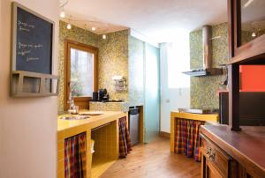 a kitchen with yellow and green tiled walls at Authentic Lake Como Home near Bellagio in Limonta