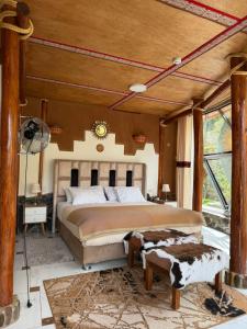 a bedroom with a large bed with a wooden ceiling at Stardome Spiritual Experience in Ollantaytambo