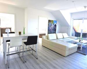 a living room with a couch and a table at Ferienwohnung Groß-Umstadt in Groß-Umstadt
