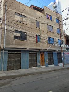 a building on the corner of a city street at Central Stay Departamentos I - Camacho in Oruro
