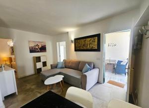a living room with a couch and a table at Bungalow Alma Playa Roca in Costa Teguise