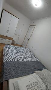 a bedroom with two beds in a room at 1A chambre très confortable 01 in Audun-le-Tiche