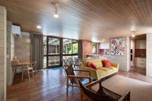 a living room with a couch and a table at Retro Reservoir Retreat in Kennington