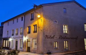 a building with a sign on the side of it at Auberge de l'Etoile in Vignory