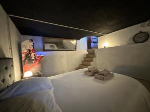 a bedroom with a bed with two towels on it at Jacuzzi et cinéma privatif P1 in Pessac