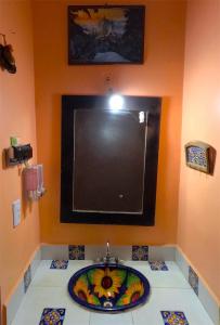 a bathroom with a large television and a sink at Cómoda habitación para descanso, La casa del artista in Toluca +25 photos