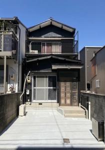 a large house with a large front yard with a door at HoTTOSTAY旭 in Nishi-biwajima