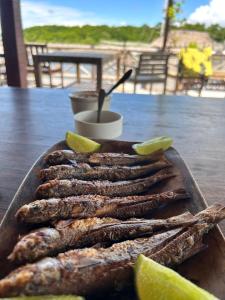 a bunch of sausages on a tray with lime slices at Cocal Exclusive in Salinópolis