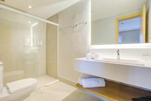 a bathroom with a toilet and a sink and a shower at Park Inn by Radisson Berrini in São Paulo