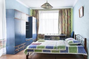 Uma cama ou camas num quarto em Apartment on Khreschatyk 21