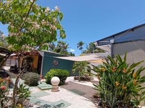 a garden in front of a building with a tent at Villa Gabriela, Casa Tucan in Liberia