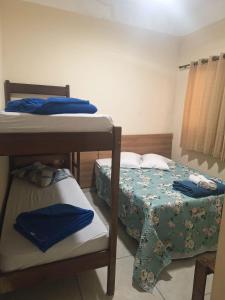 a room with two bunk beds and a small bed at Pousada Morada in Aparecida