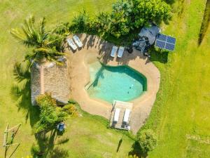 an overhead view of a swimming pool with solar panels around it at Vai Iti Lodge in Afaahiti