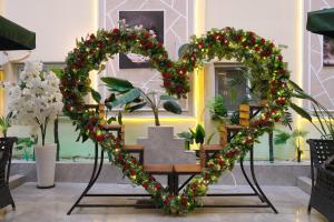 a heart shaped wreath on a bench in front of a mirror at GoldHome Apart Otel in Famagusta +12 photos