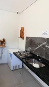 Foto de Large barbecue area with a swimming pool and a spacious room