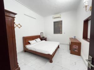 a bedroom with a bed in a white room at Anna's House - Hoa Lư in Ninh Binh +4 photos
