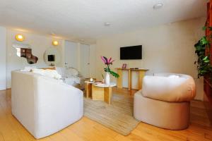 a living room with a white couch and a chair at Amazing TERRAZO place, 8 guest!! 4 beds in Mexico City