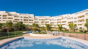 Bazén v ubytování Benalmádena Del Mar Apartments nebo v jeho okolí