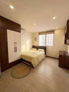 a bedroom with a bed and a large window at VEC Homes - Triển lãm VEC Đông Anh - Căn hộ 2 phòng ngủ in Dong Anh