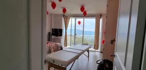 a room with a bed and a window with red hearts on the wall at Amanecer Ixtapan de la Sal in Ixtapan de la Sal