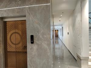 a lobby with a glass door and a hallway at Hotel Raas Vrindavan in Laling