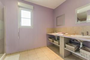 a bathroom with two sinks and a shower at L'olifred in Mathaux