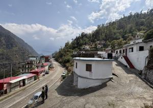 a view of a town with a road and buildings at Hotel Kedarkhand in Sonprayag