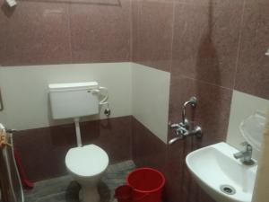 a bathroom with a toilet and a sink at Peter's villa in Kuttālam