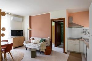a living room with a couch and a kitchen at Calm House in Desenzano del Garda