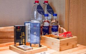 a table with two wooden boxes with bottles of wine at C&D Hotel Quanzhou in Quanzhou