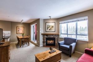 Posezení v ubytování Whistler Blackcomb Vacation Rentals - Village North