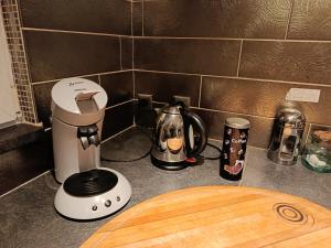 a kitchen counter with a coffeemaker and a coffee maker at Le Coq de Champagne in Dormans