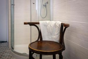 a chair in a shower with a towel at La casa di Ros in Perinaldo +17 photos