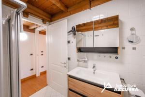 a bathroom with a sink and a mirror at Aly d'Angelo alla Torre - Immobiliare Azzurra in Bardolino