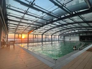 a large indoor swimming pool in a building at VEC Homes - Triển lãm VEC Đông Anh - 2 Phòng ngủ view sông Hồng in Dong Anh