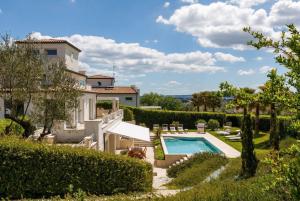 a villa with a swimming pool and a resort at VILLA MANDARA 8&2, Emma Villas in Misano Adriatico