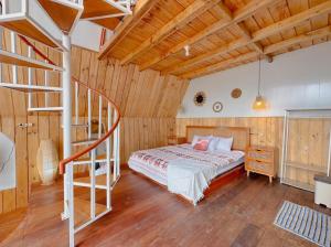 a bedroom with a bed and a staircase at Griya Cabin 5 Dieng in Diyeng