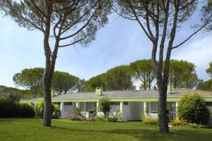a white house with trees in the yard at Club del Sole Marina Julia Family Collection in Marina Julia