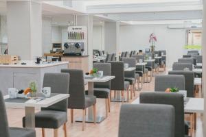 a row of tables and chairs in a waiting room at Sercotel Carlos III in Cartagena